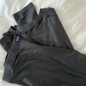 Patagonia Boys’ Capilene Midweight Base layer Set in Slate. Boys XXL (16-18)